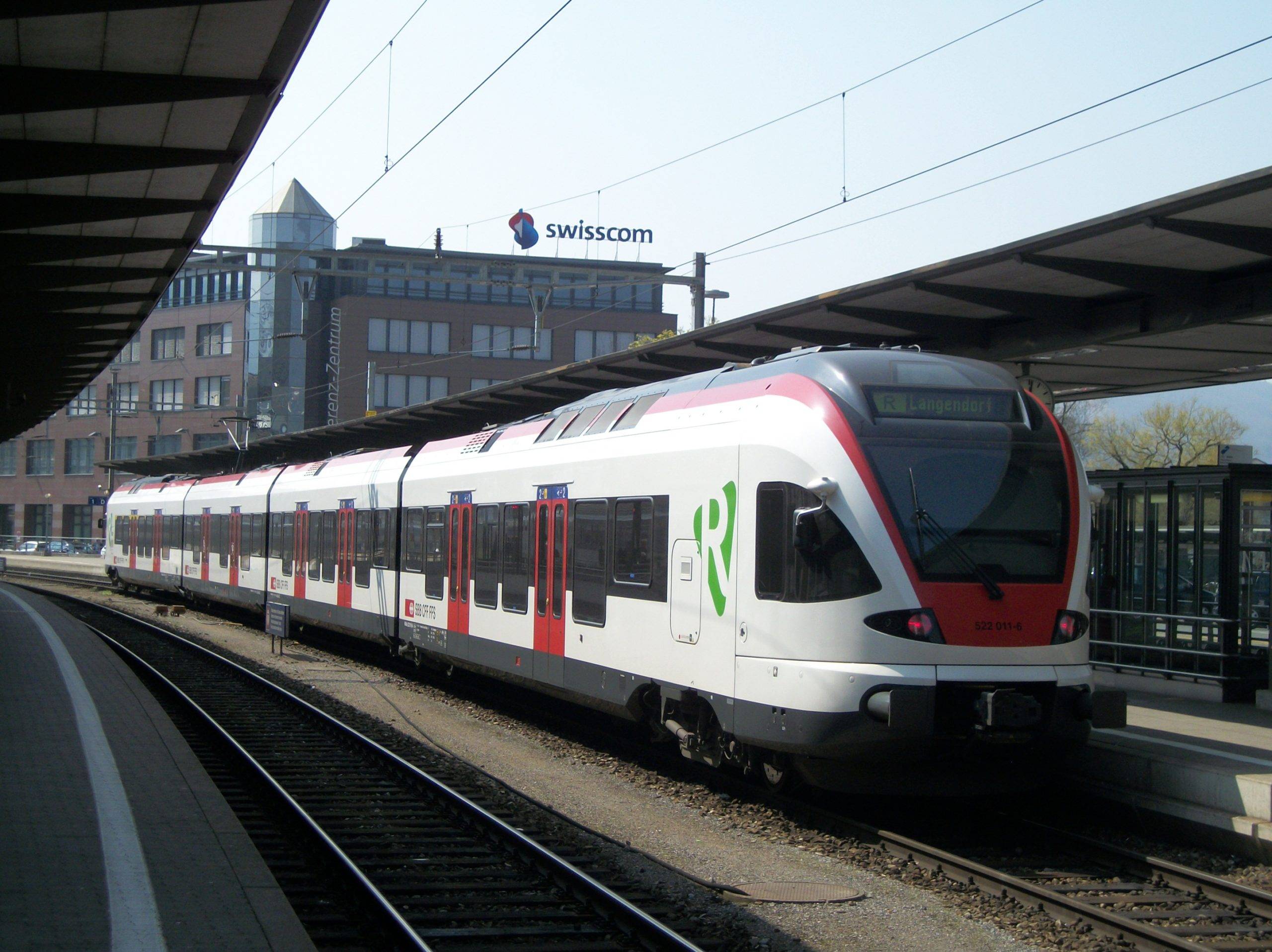 Comment transporter son vélo dans les trains suisses (CFF/SBB) : Conseils et règles à suivre depuis le Jura.