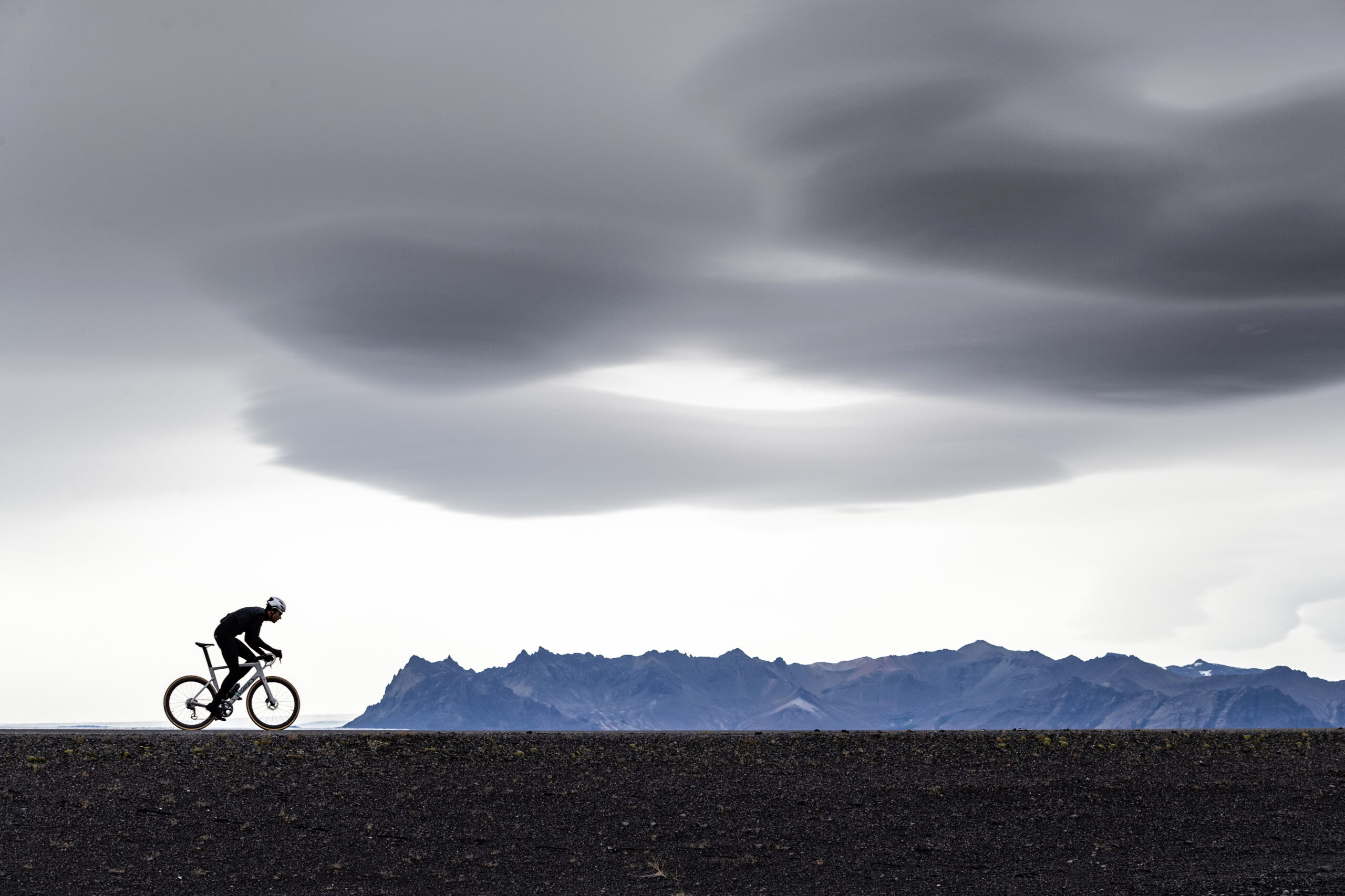 Comment s’habiller pour faire du vélo de route ou du VTT en automne ? Le guide complet.