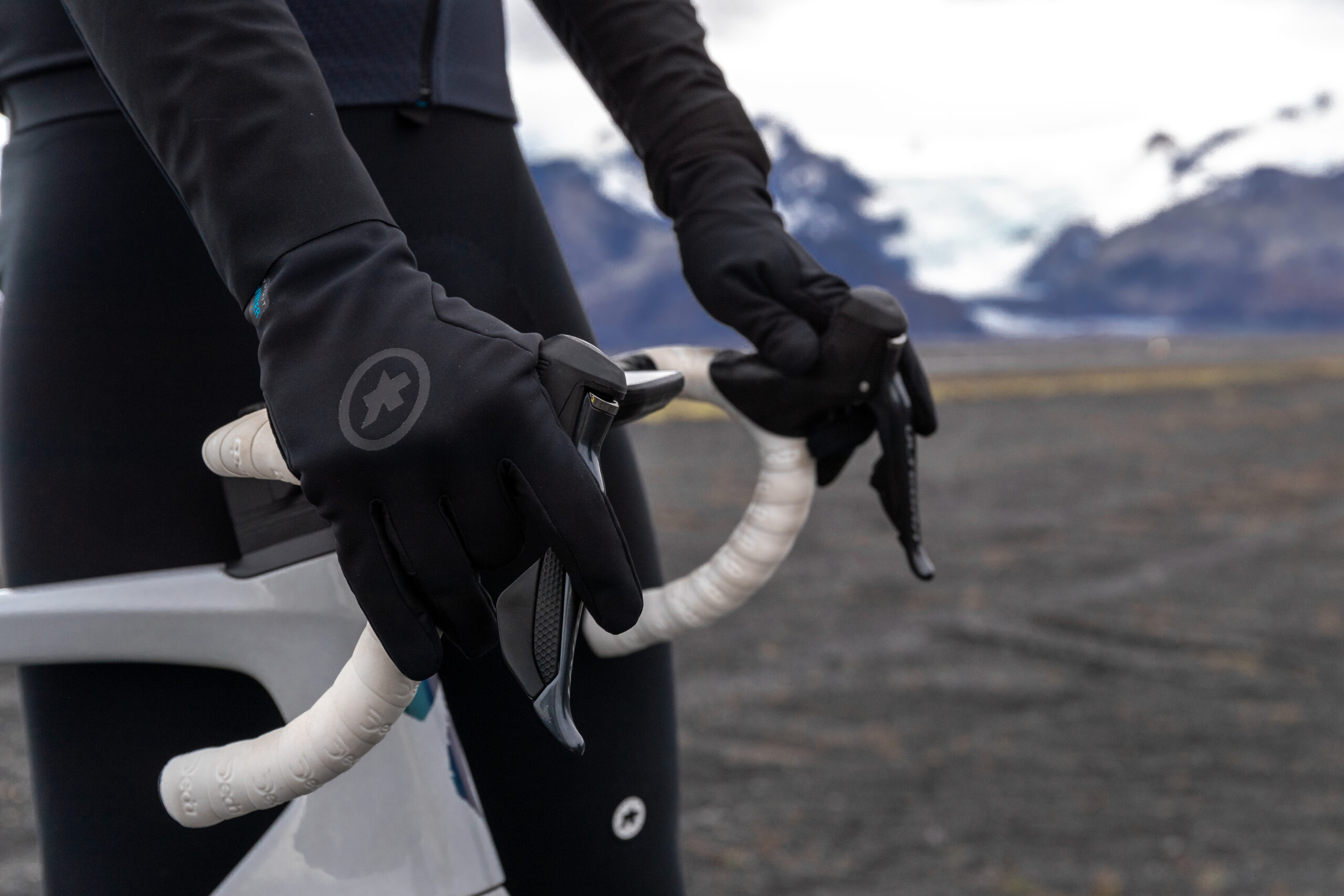 Comment s’habiller pour faire du vélo de route ou du VTT en automne ? Le guide complet.