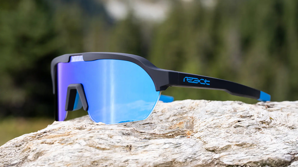 Des lunettes réactives pour les cyclistes exigeants : Découvrez React, une révolution dans le monde du sport